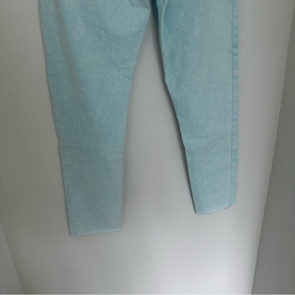 Levi’s Wedgie Skinny Jeans Baby Blue Acid Wash Raw Hem Size 28 High Waisted - Picture 9 of 10